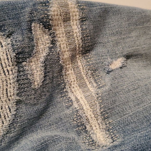 Abercrombie & Fitch distressed embroidered jeans. Faded blue. Size 10, 30W. - Picture 3 of 15